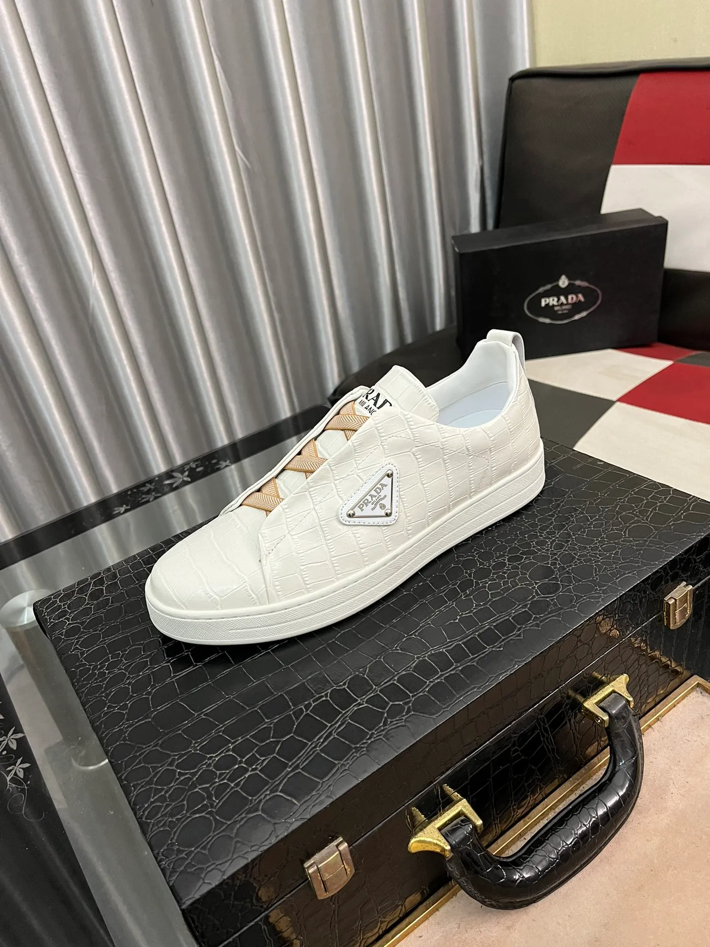Men's shoes 💰540⌚️⌚️【PRADA】Prada - High-end quality casual sports shoes - Upper: calf leather shoe body with brand metal fasteners, - Inner lining: breathable leather lining - Outsole: ultra-light TPU foam·rubber; molded outsole -Super high quality control·Fine workmanship: highlighted (high-end·luxury·grade) -Size: 38-443️⃣Colors available